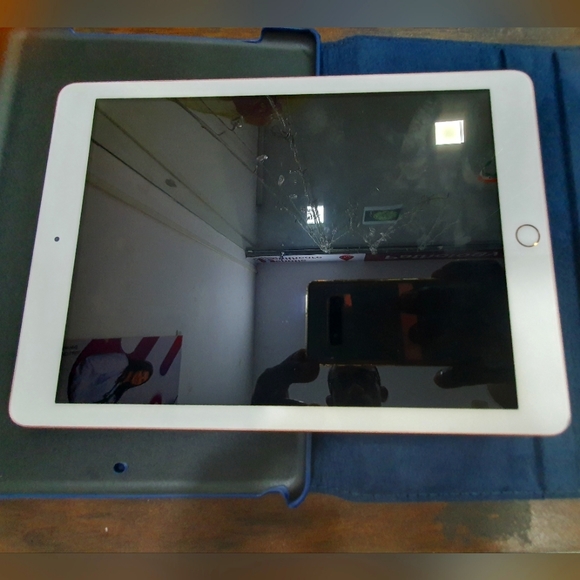 IPAD 6TH GEN 128GB Cellular/Wifi - Picture 12 of 16